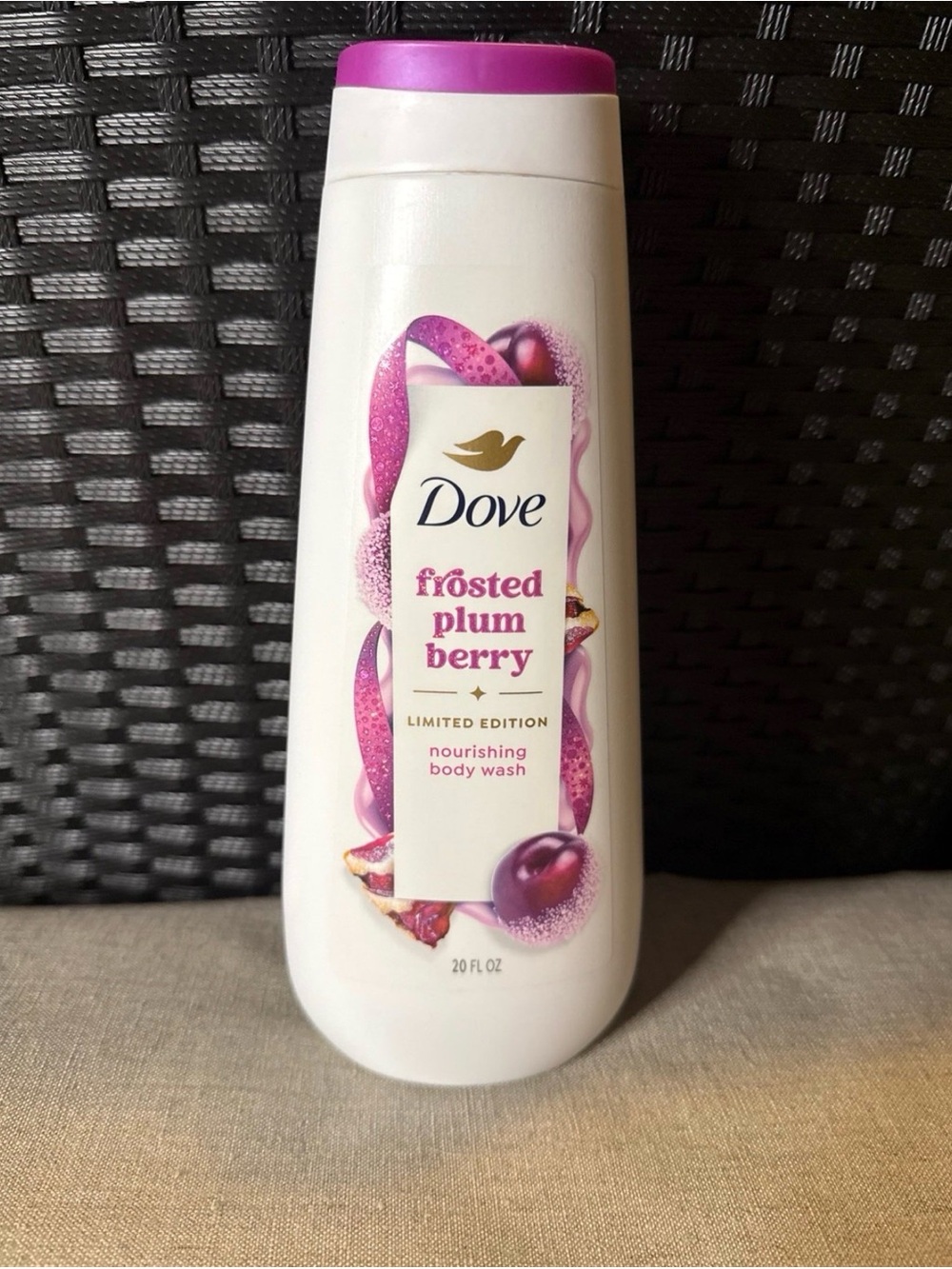Dove Frosted Plum Berry Nourishing Body Wash — Purple